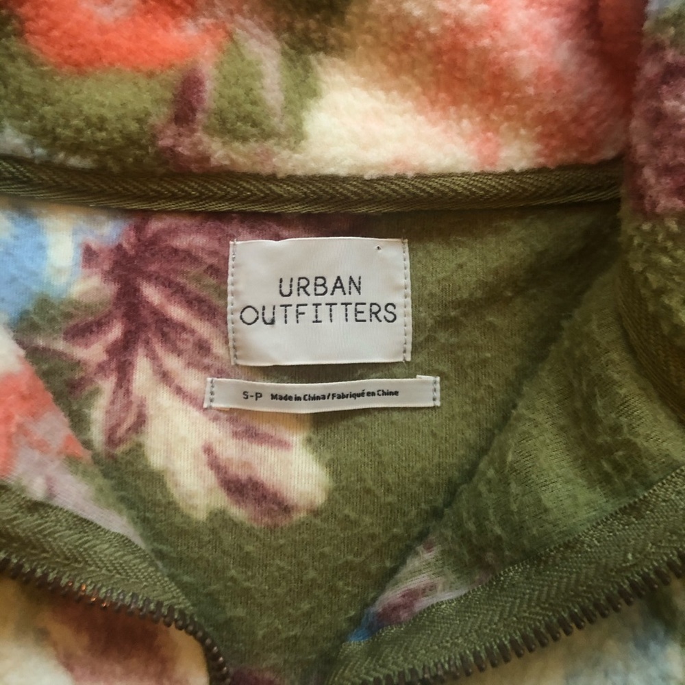 Urban Outfitters Torrance Floral Sherpa Fleece Cropped Quarter Zip Pullover - Picture 4 of 8